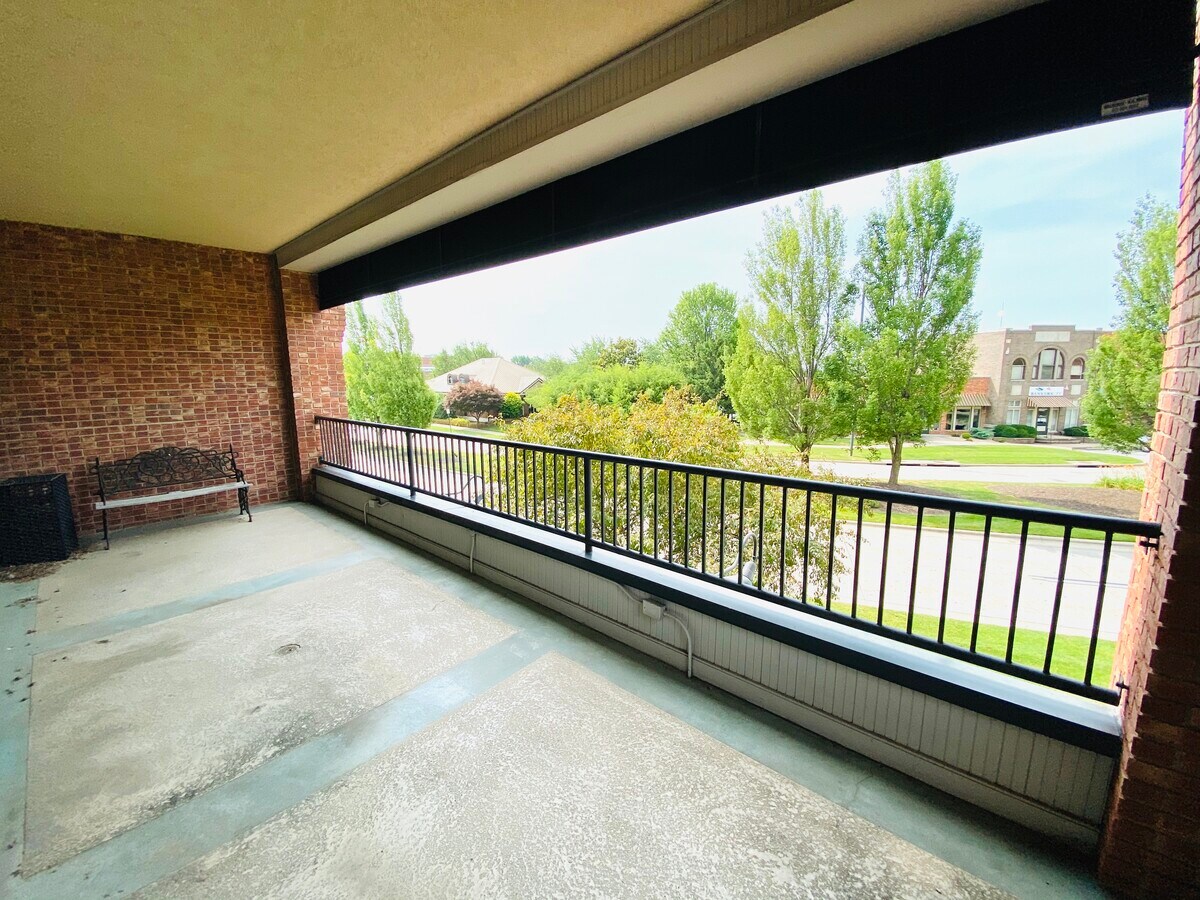 2101 W Chesterfield Blvd, Springfield 65807 Chesterfield Village