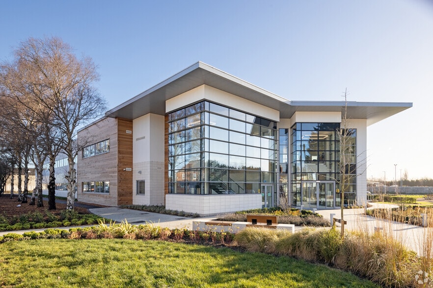 Grovehill Rd, Beverley to rent - Building Photo - Image 2 of 4