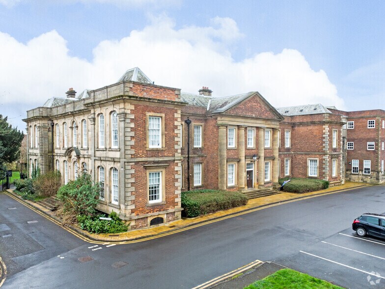 Fenham Hall Dr, Newcastle Upon Tyne for sale - Primary Photo - Image 1 of 1