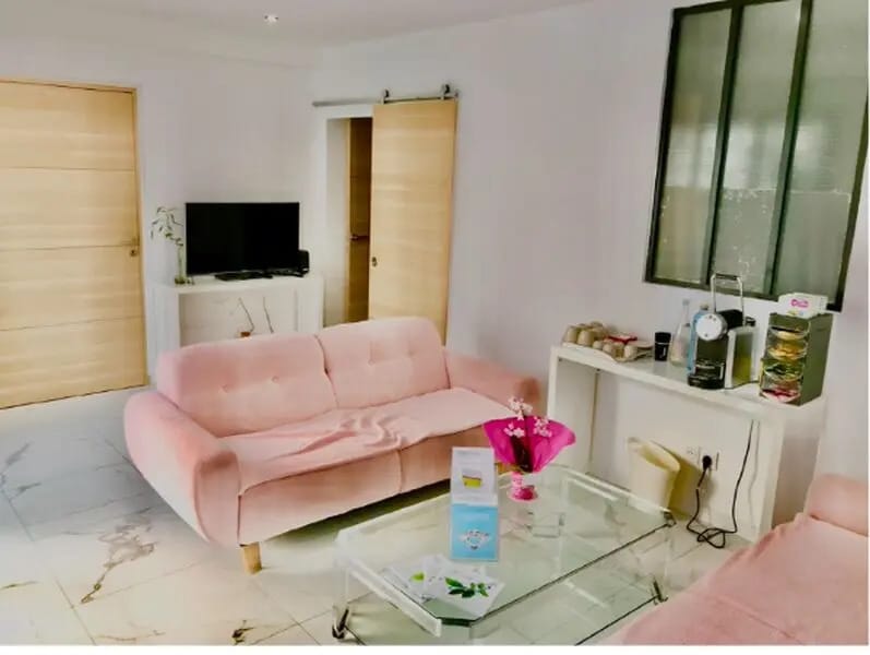 Retail in Paris for sale Interior Photo- Image 1 of 7