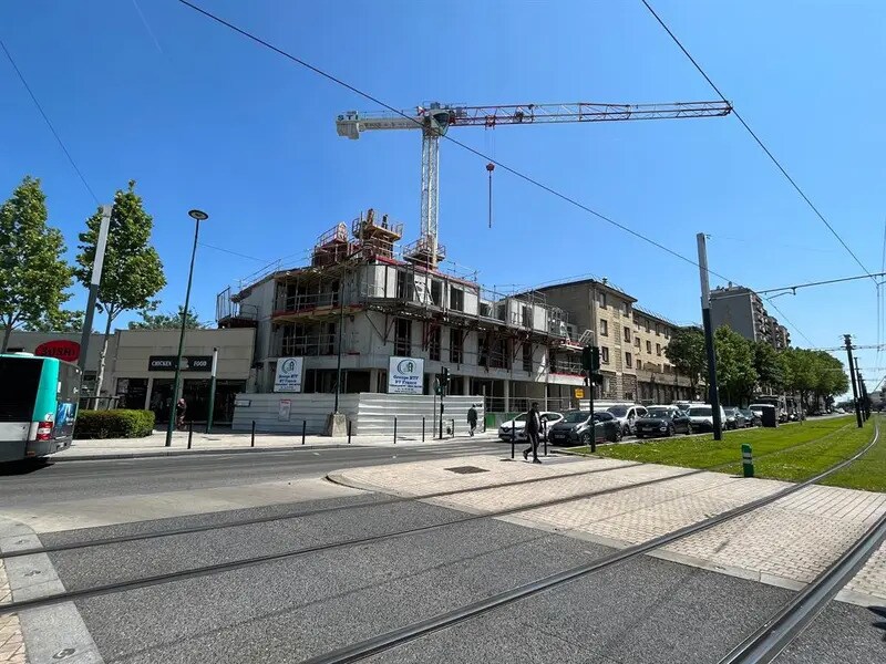Retail in Épinay-sur-Seine to rent Construction Photo- Image 1 of 4