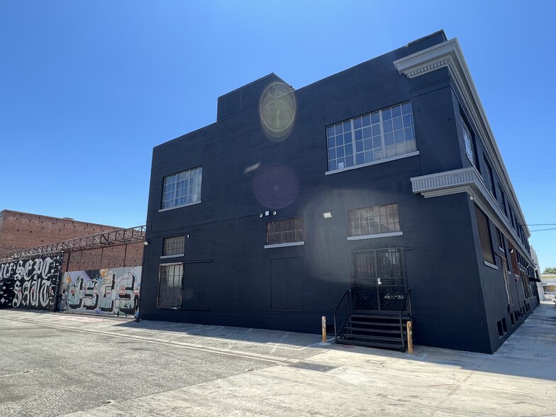 932 Wilson St, Los Angeles, CA for sale - Building Photo - Image 2 of 35