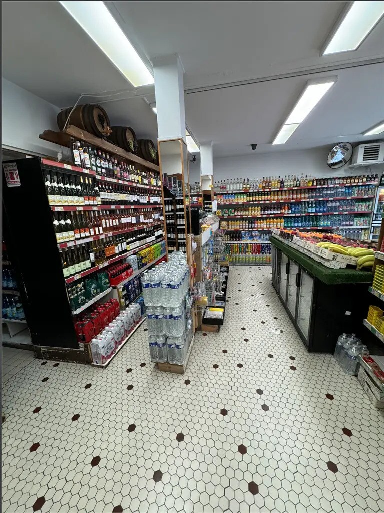 Retail in Boulogne-Billancourt for sale Interior Photo- Image 1 of 9