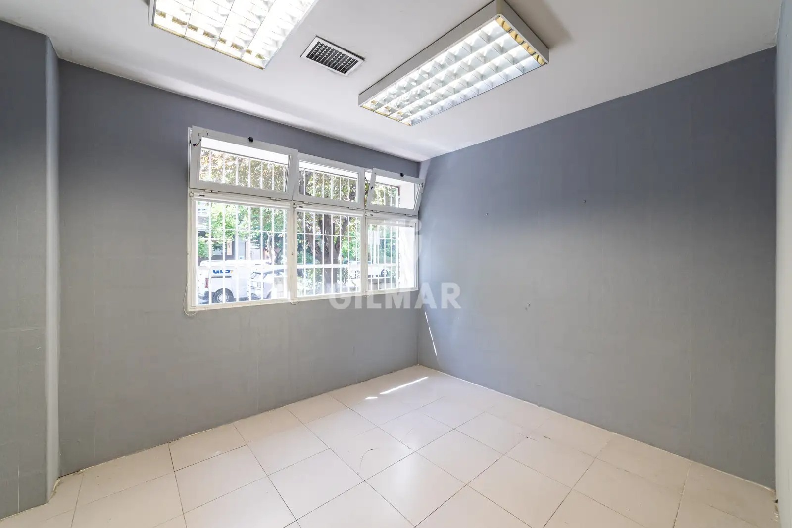 Retail in Madrid, Madrid to rent Interior Photo- Image 1 of 19