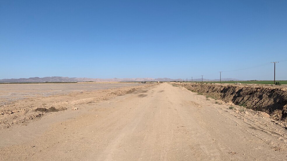 8382 English, Niland 92257 UK