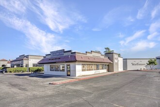 4400-4530 N Rancho Dr, Las Vegas, NV for rent Building Photo- Image 1 of 7