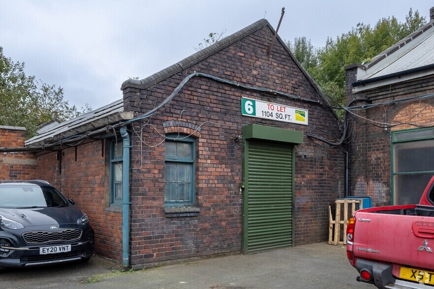 Howard St, West Bromwich to rent - Primary Photo - Image 1 of 3