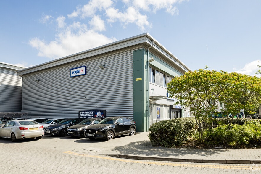 Cowley Mill Rd, Uxbridge to rent - Building Photo - Image 2 of 2