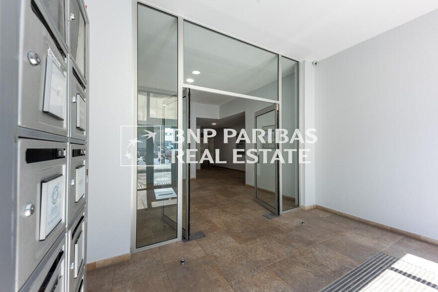 9-11 Rue Maurice Grandcoing, Ivry-sur-Seine to rent - Lobby - Image 2 of 11