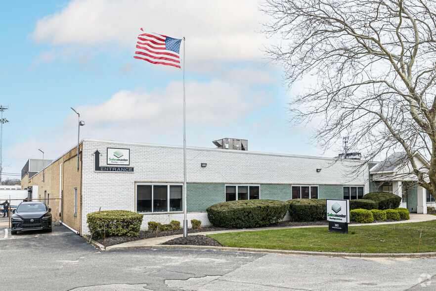 303-325 Marcus Blvd, Deer Park, NY for rent - Primary Photo - Image 1 of 5