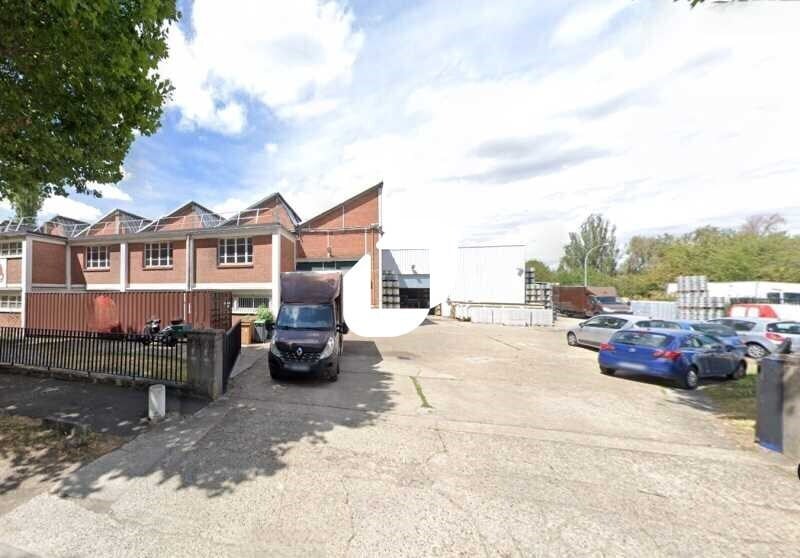 Light Industrial in Villeneuve-la-Garenne to rent Building Photo- Image 1 of 3