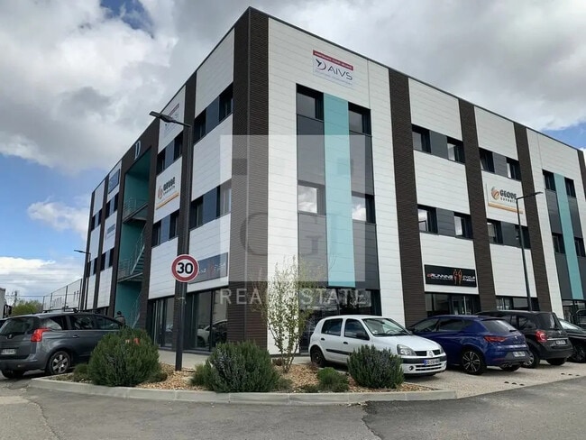 Location Commerce 144 m²