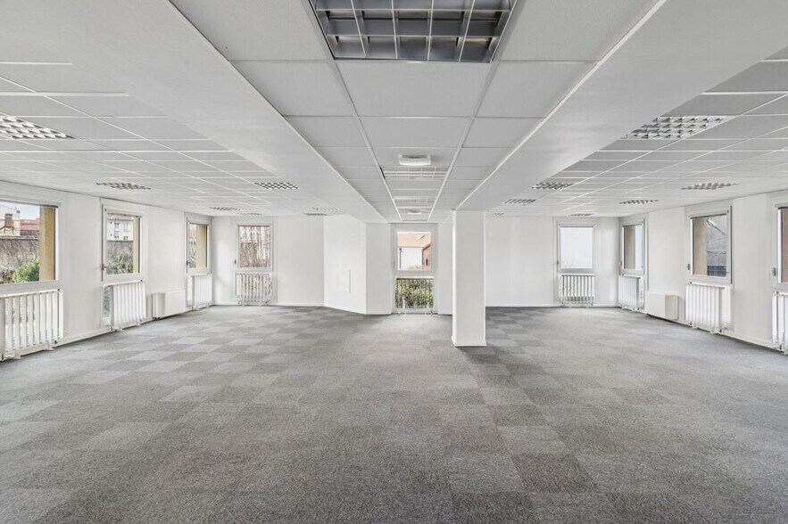 50 Cours De La République, Villeurbanne to rent - Building Photo - Image 1 of 8