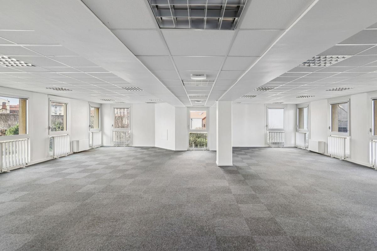 50 Cours De La République, Villeurbanne to rent Building Photo- Image 1 of 9