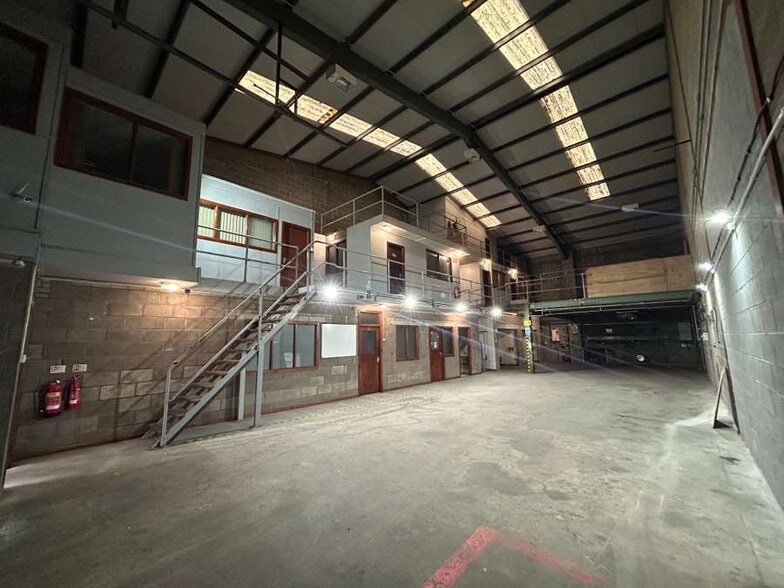 18 Westbank Way, Belfast to rent - Building Photo - Image 1 of 2