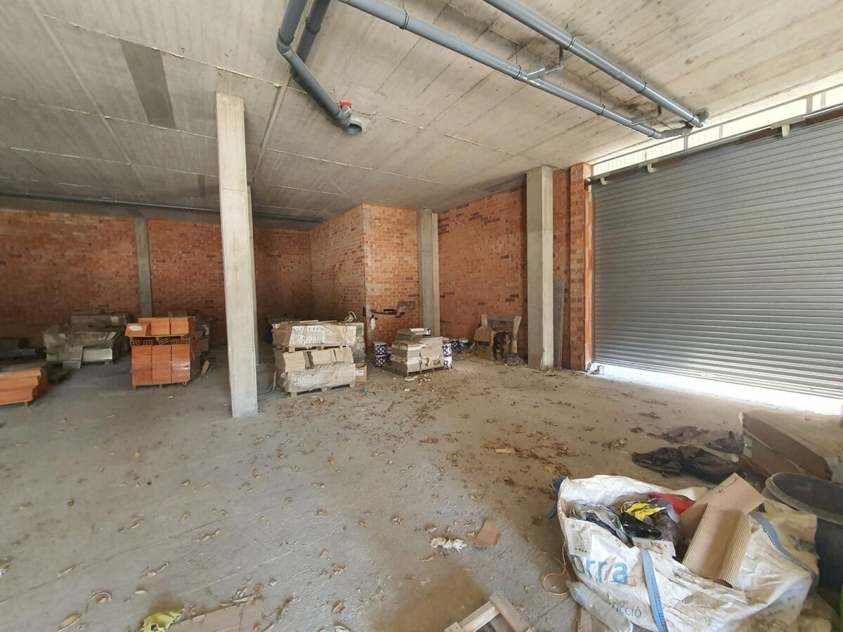 Badalona, BAR 08911 - - - Interior Photo - Image 2 of 6