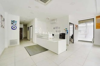 Retail in Neuilly-sur-Seine to rent Interior Photo- Image 1 of 5