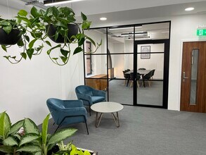 Cowbridge Rd E, Cardiff to rent Interior Photo- Image 2 of 10