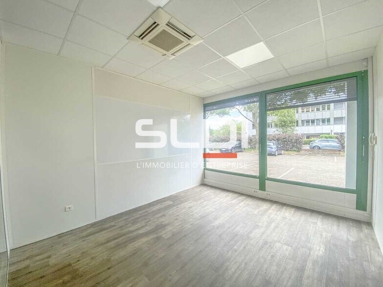 Rue Colonel Chambonnet, Bron to rent - Interior Photo - Image 1 of 6