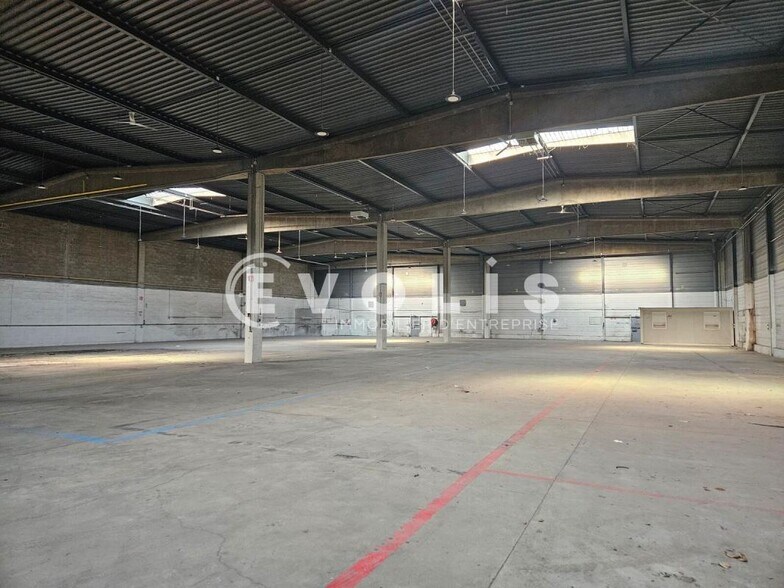 Industrial in Morangis to rent - Building Photo - Image 2 of 14