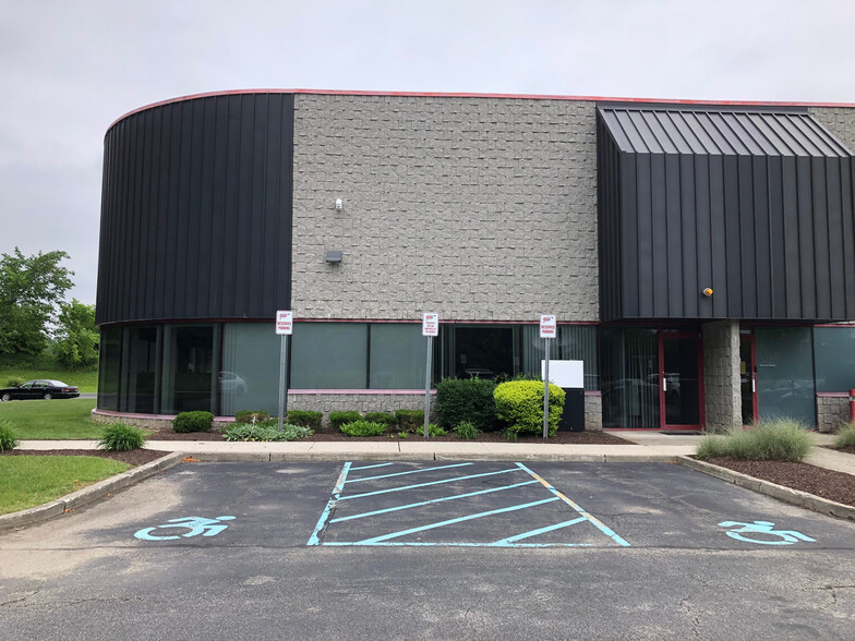 900 Corporate Blvd, Newburgh, NY for rent - Primary Photo - Image 1 of 18