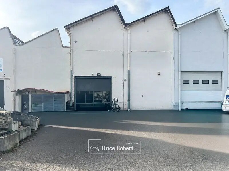 Light Industrial in Vénissieux to rent Building Photo- Image 1 of 11