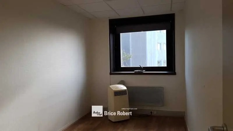 Office in Lyon to rent Interior Photo- Image 1 of 4
