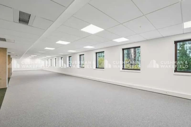 24 Boulevard De Pesaro, Nanterre to rent Interior Photo- Image 1 of 4