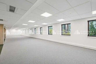 24 Boulevard De Pesaro, Nanterre to rent Interior Photo- Image 1 of 4
