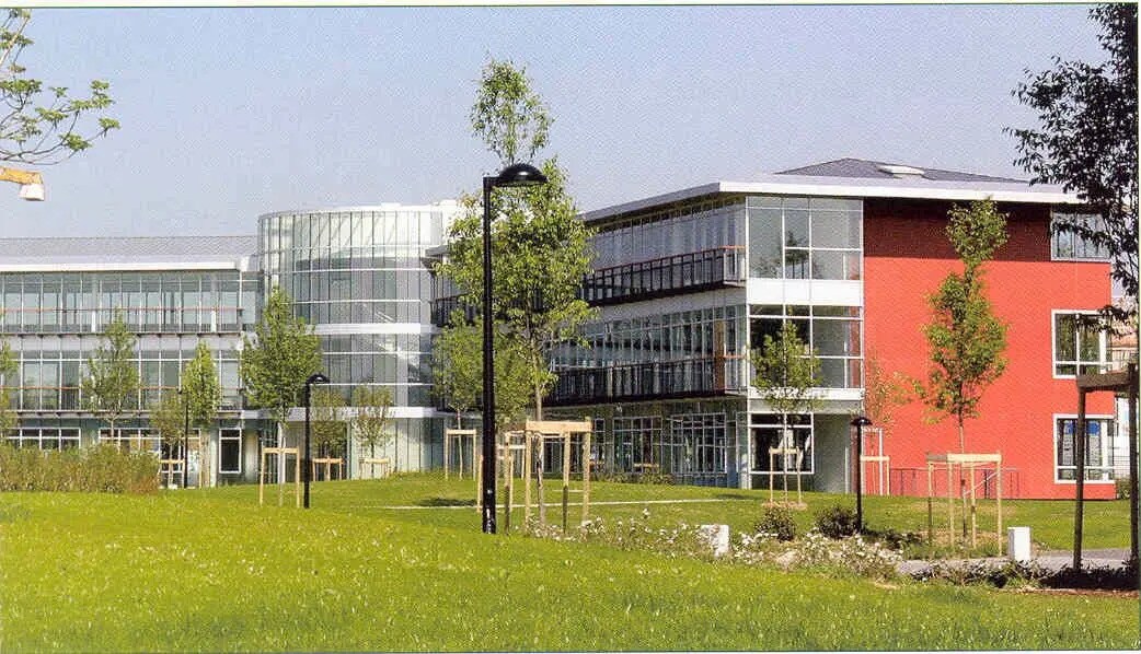 Office in Voisins-le-Bretonneux to rent Primary Photo- Image 1 of 6