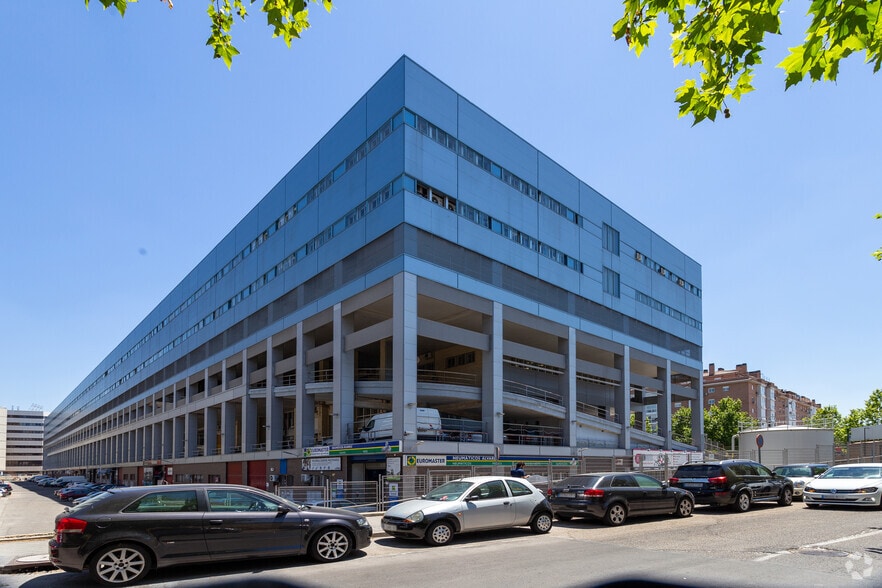 Calle de Isabel Colbrand, 10-12, Madrid, Madrid for sale - Building Photo - Image 3 of 3