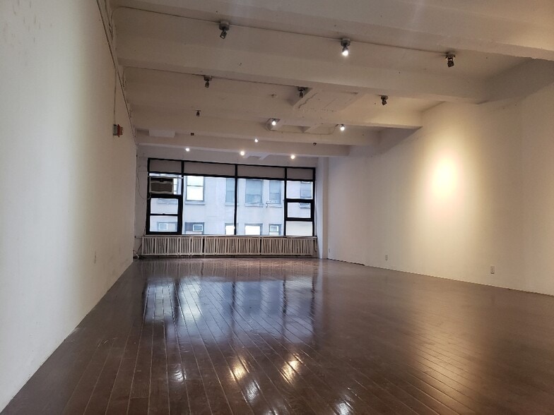 153 W 36th St, New York, NY for rent - Interior Photo - Image 2 of 9