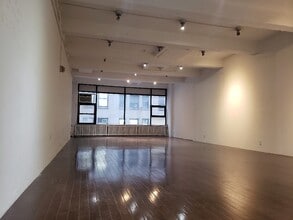 153 W 36th St, New York, NY for rent Interior Photo- Image 1 of 8