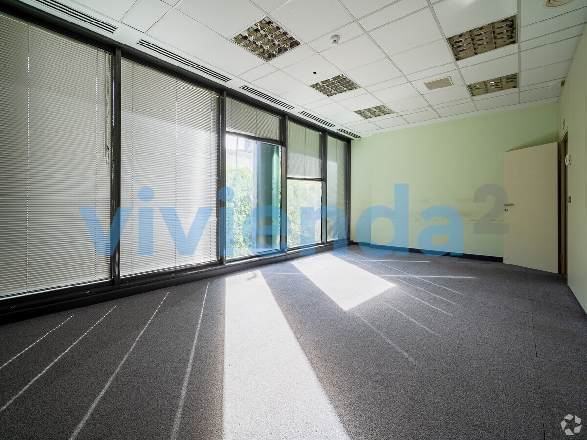 Madrid, MAD 28037 - - - Interior Photo - Image 2 of 12