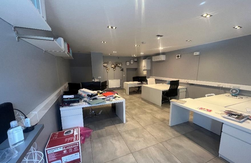 371 Woolwich Road, London to rent - Interior Photo - Image 3 of 3