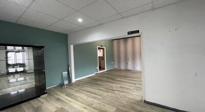 28 Corringham Rd, Stanford Le Hope to rent Interior Photo- Image 2 of 4