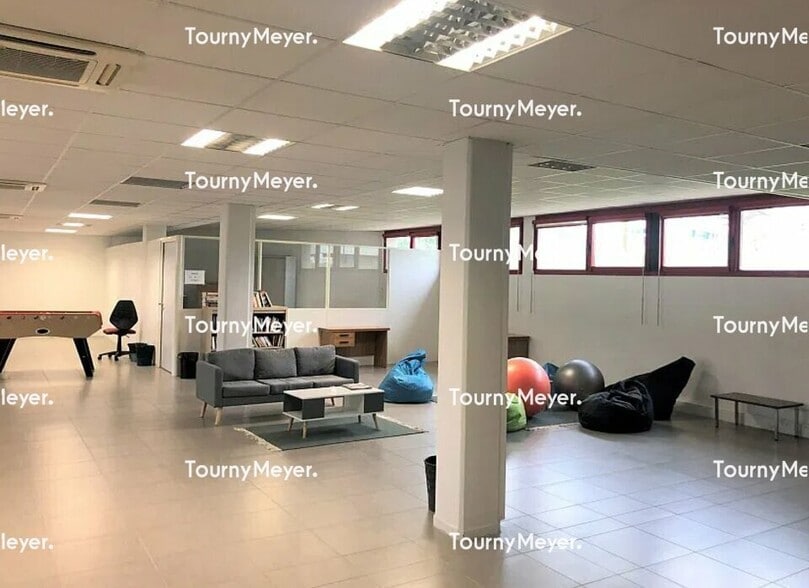 35 Avenue De L'Escadrille Normandie-Niemen, Blagnac to rent - Interior Photo - Image 2 of 12