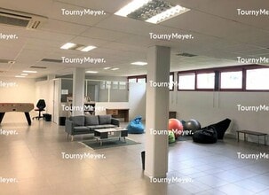 35 Avenue De L'Escadrille Normandie-Niemen, Blagnac for sale Interior Photo- Image 1 of 7