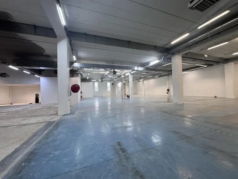Office in Ivry-sur-Seine to rent - Interior Photo - Image 3 of 32