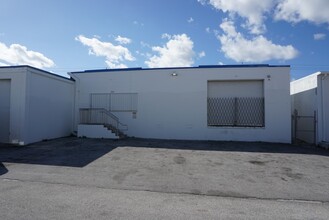 1909 7th Ct N, Lake Worth, FL for rent Building Photo- Image 1 of 5