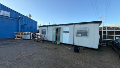 Long Reach Rd, Barking to rent Building Photo- Image 2 of 4