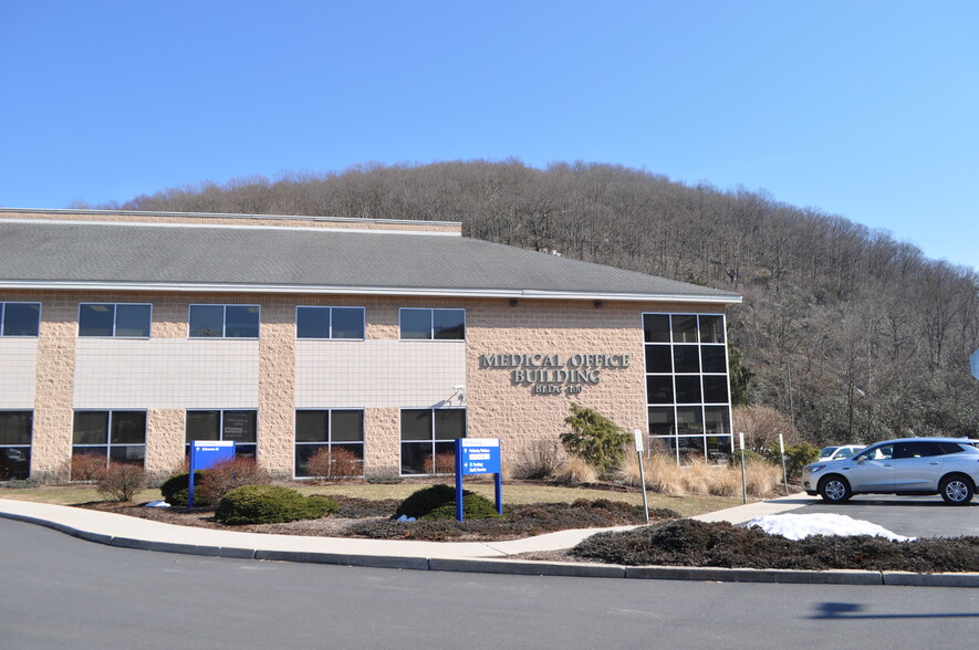 100 Schuylkill Medical Plz, Pottsville, PA for rent - Building Photo - Image 2 of 13