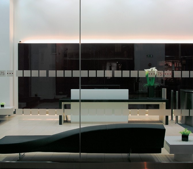 385-389 Oxford St, London to rent - Lobby - Image 2 of 5