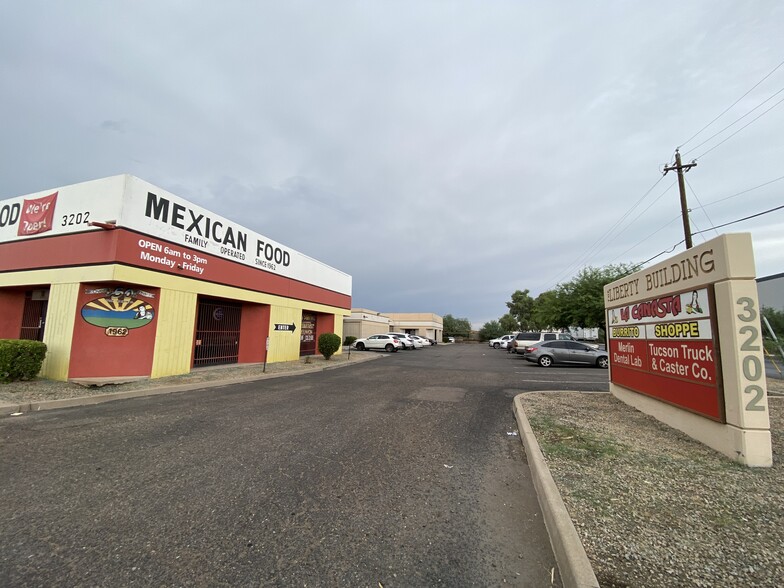 3202 S 40th St, Phoenix, AZ for sale - Building Photo - Image 1 of 1