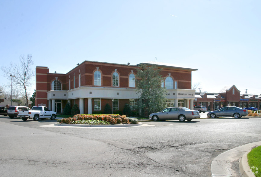 2800-2828 W Country Club Dr, Oklahoma City, OK for rent - Building Photo - Image 3 of 44