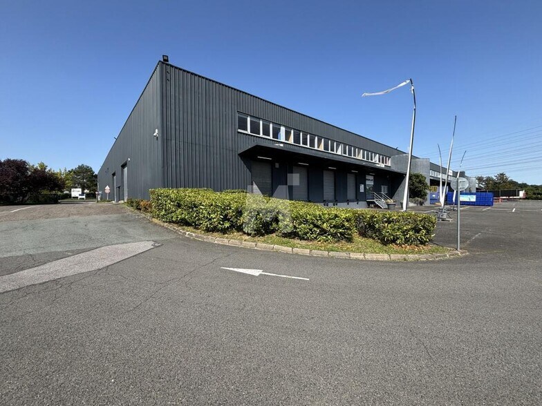 Light Industrial in Palaiseau to rent - Building Photo - Image 2 of 11