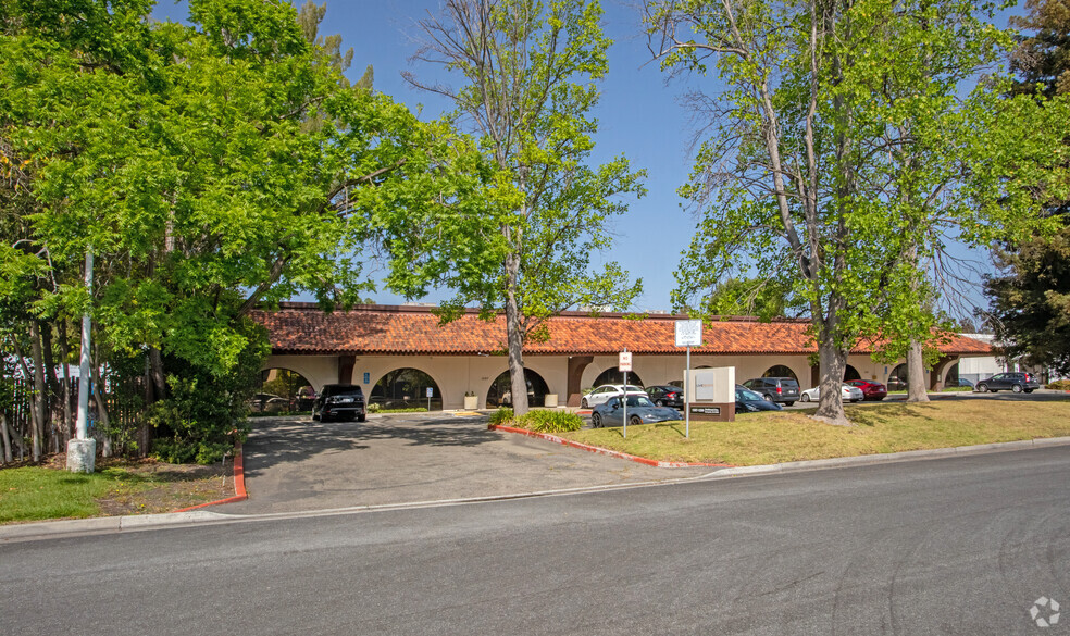 1287-1289 Anvilwood Ave, Sunnyvale, CA for rent - Building Photo - Image 3 of 5