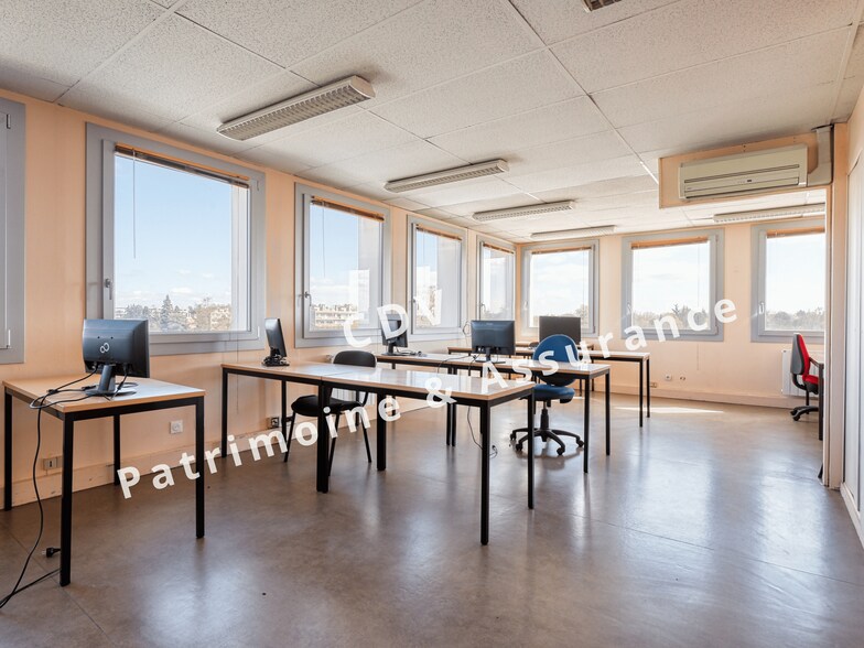 191 C Avenue Saint-Exupéry, Bron to rent - Interior Photo - Image 2 of 10