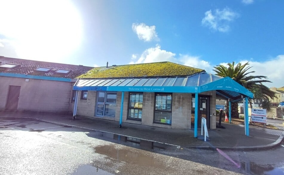 Station Rd, Penzance to rent - Primary Photo - Image 1 of 1