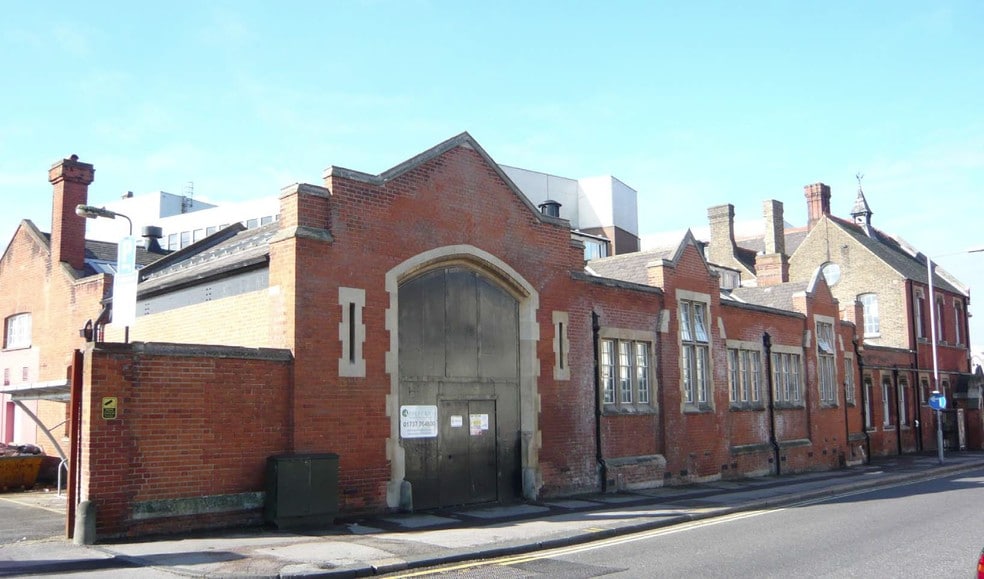 Ashdown Rd, Kingston Upon Thames to rent - Building Photo - Image 2 of 6